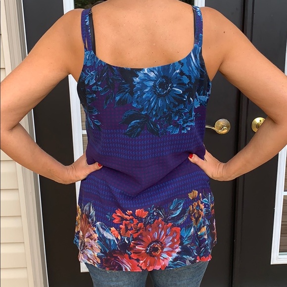 Blue patterned top - Picture 2 of 2